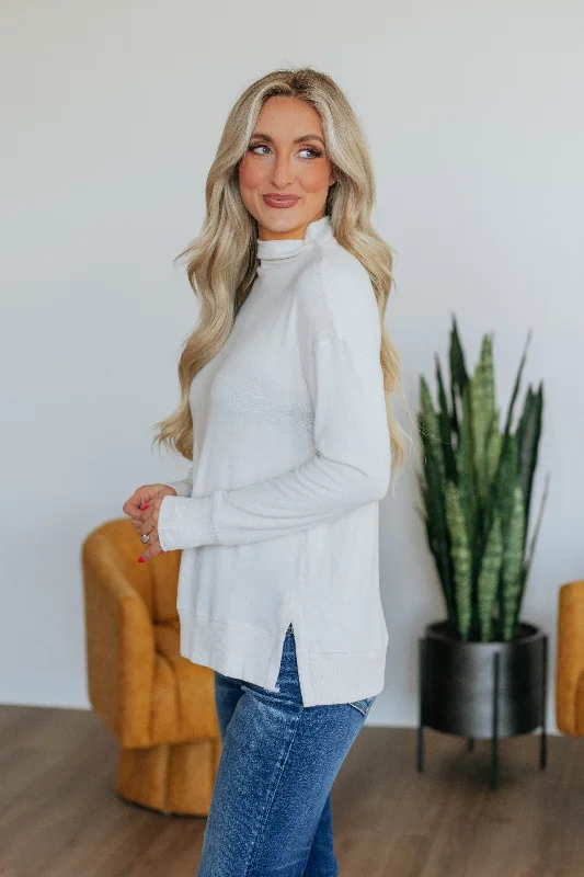 Women's Outfit Rachelle Mock Neck Top - Oatmeal