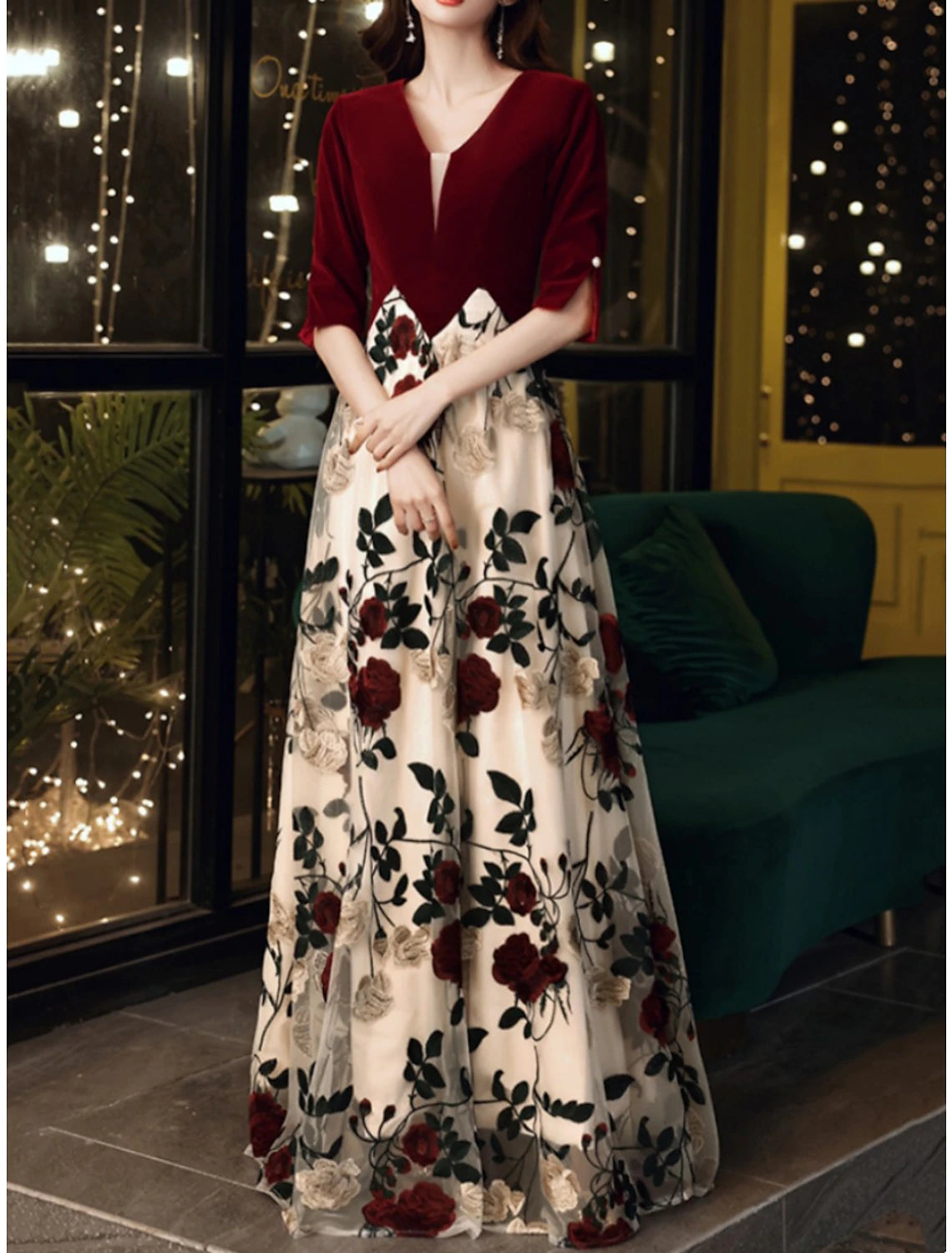 Chic Women's Attire Sheath / Column Mother of the Bride Dress Vintage Elegant Petite V Neck Floor Length Tulle Velvet 3/4 Length Sleeve with Pleats Embroidery