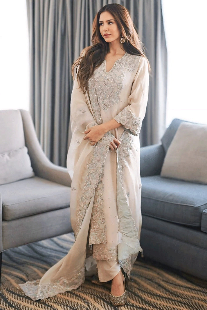 Best Online Women's Boutiques New Look Sonam Bajwa Cream Color Dress For Diwali