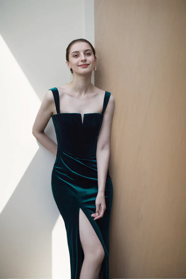 Explore What's New Vintage Spaghetti-straps square neckline long Velvet Dress Side Slit Explore What's New Vintage Spaghetti-straps square neckline long Velvet Dress Side Slit