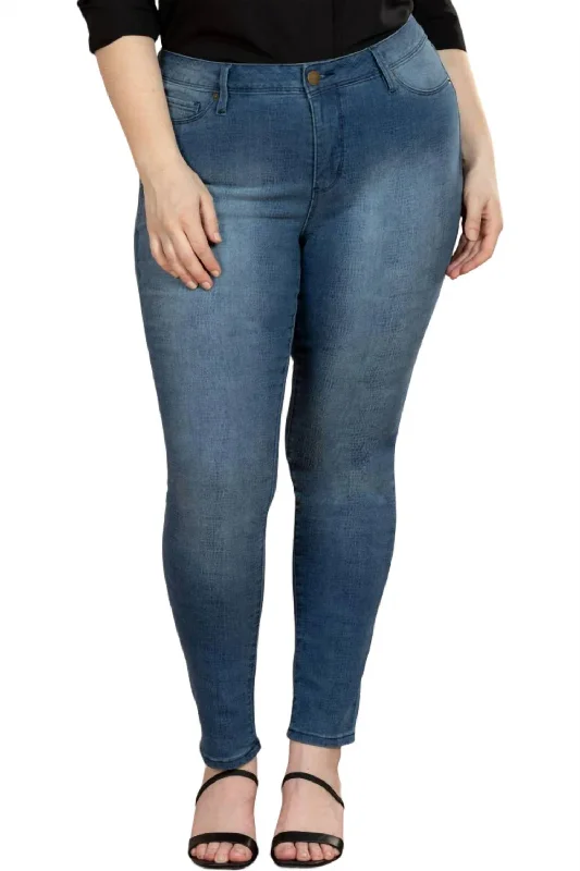 Women's Plus-Size Outfit Python Jeans - Plus In Medium Wash